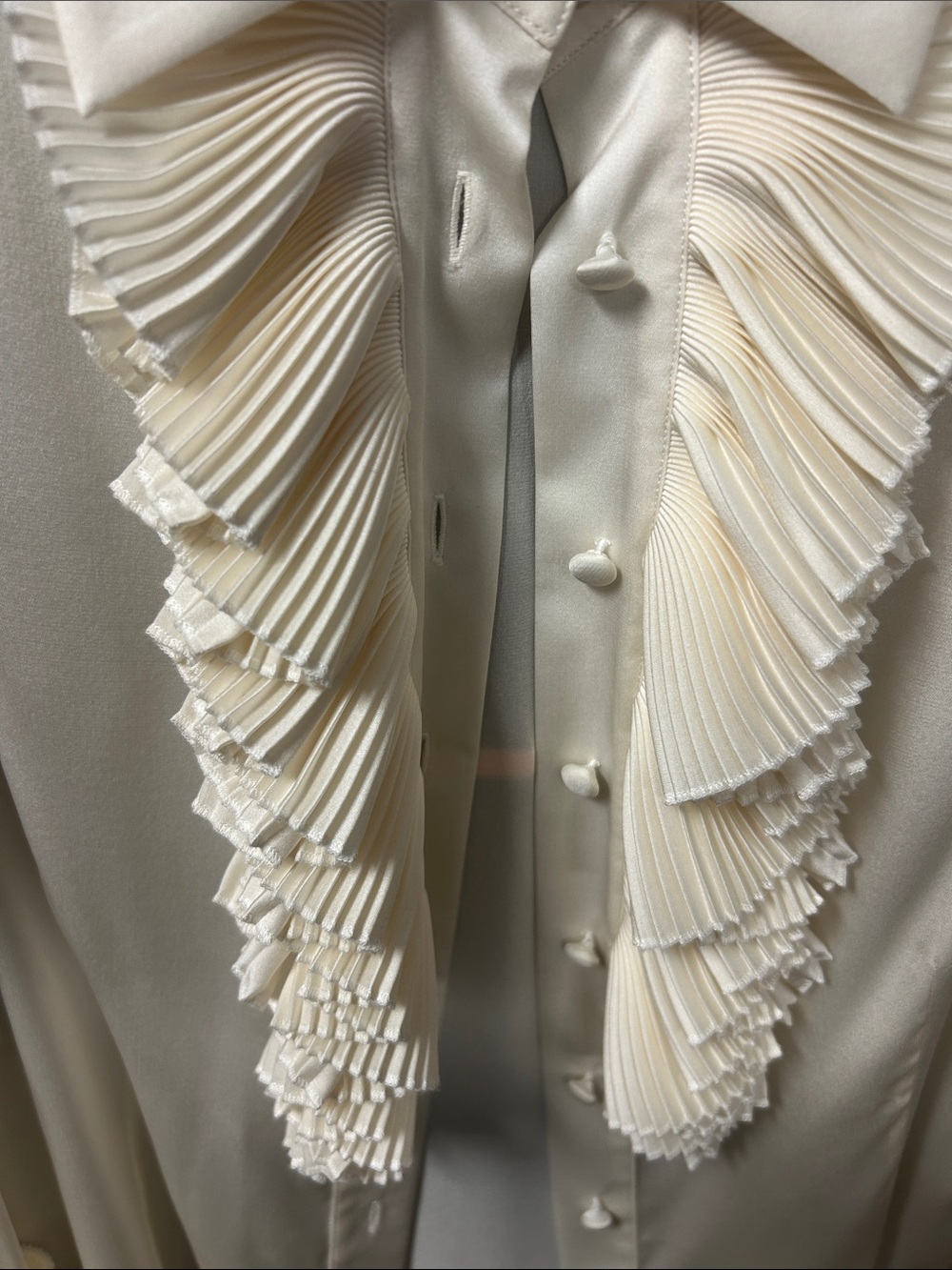 St. John Cream Pleated-Ruffle Silk Blouse - Picture 5 of 6